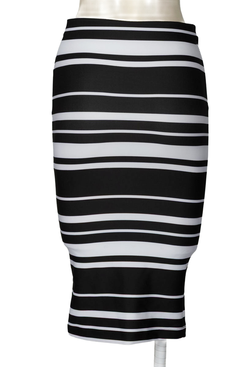 Falda color Negro - IZ Byer