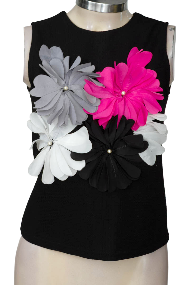 Top / Camiseta color Negro - Closeando