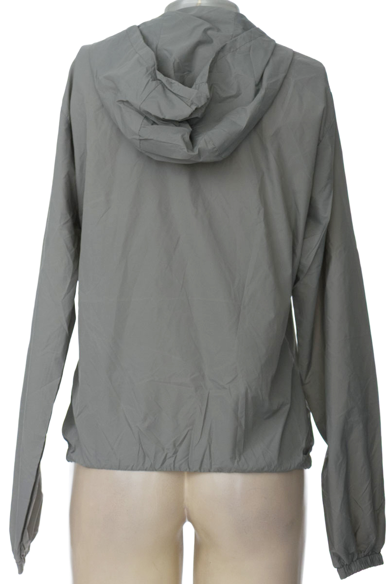 Ropa Deportiva / Salida de Baño color Gris - Closeando