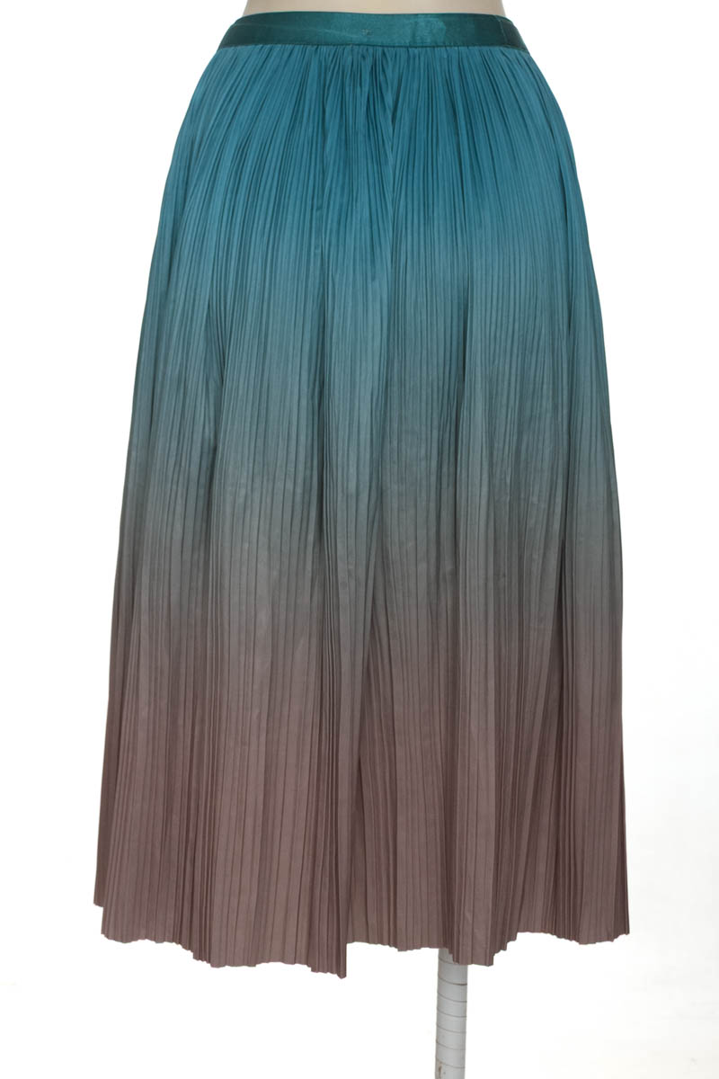 Falda color Azul - Closeando