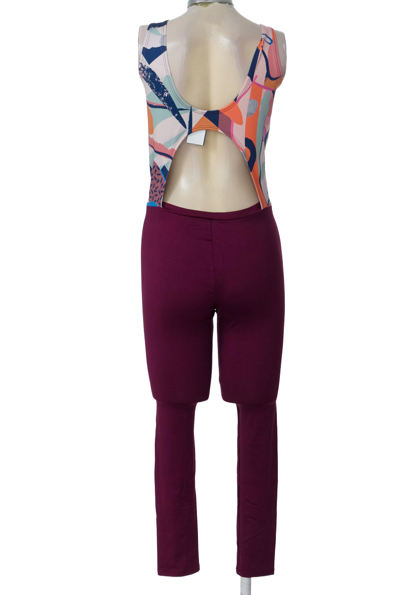 Ropa Deportiva / Salida de Baño color Vinotinto - GreenFit