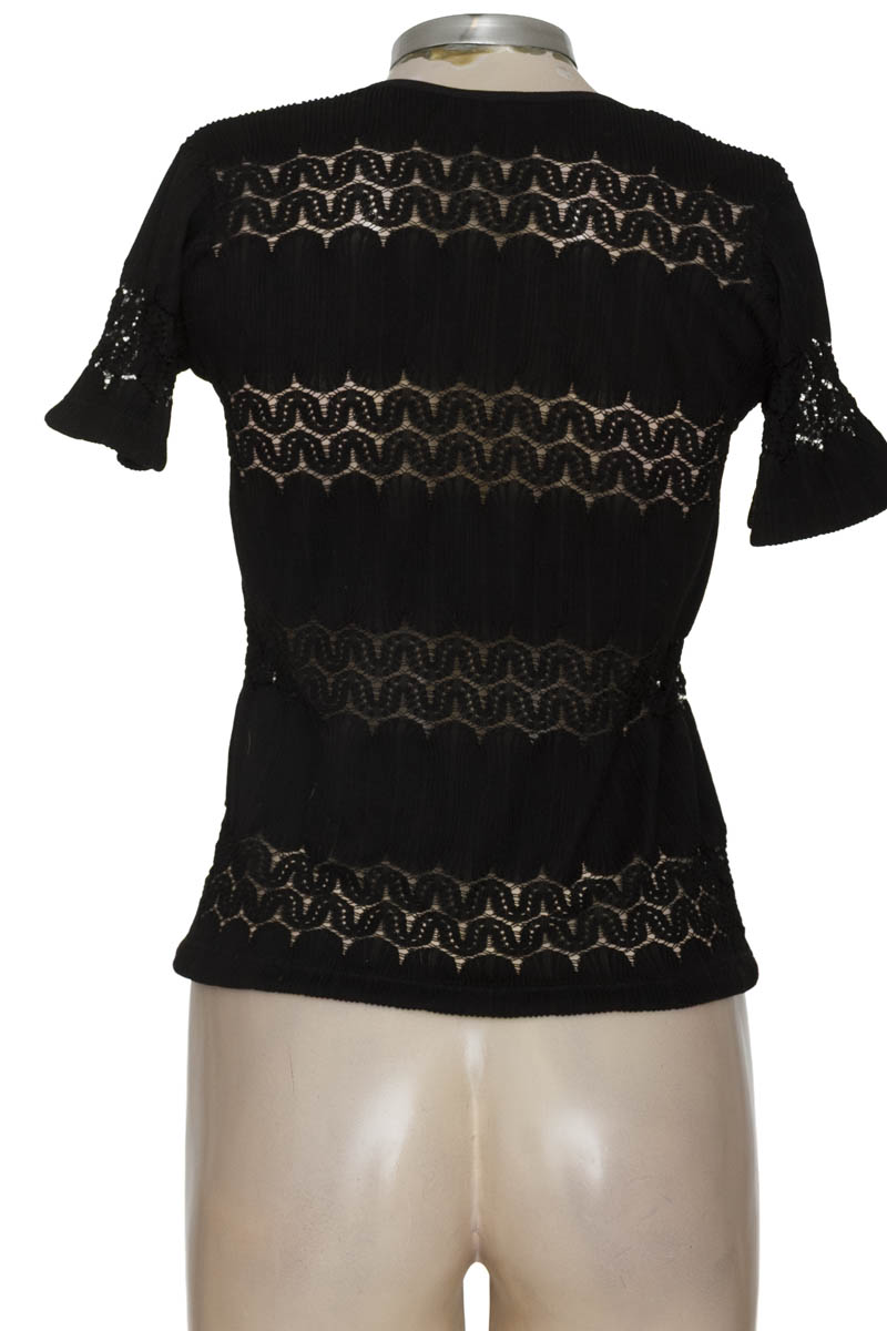 Top / Camiseta color Negro - Closeando