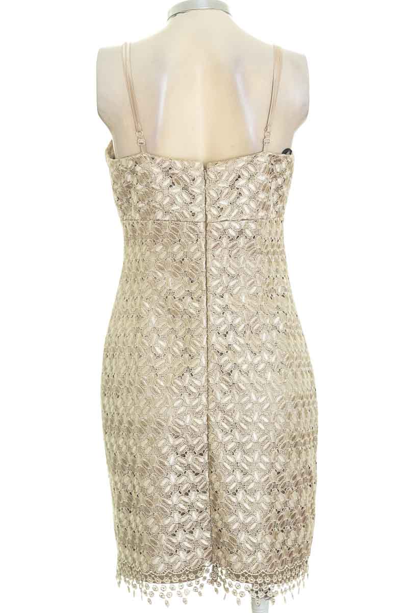 Vestido / Enterizo color Dorado Laundry by Shelli Segal Closeando