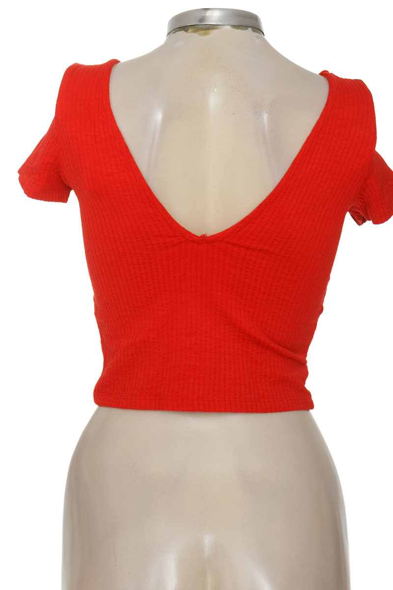 Top / Camiseta color Rojo - Bershka