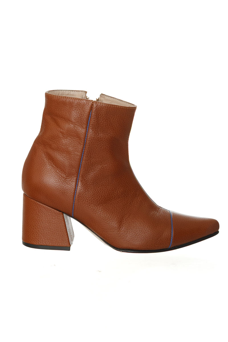 Zapatos color Café - Divina Castidad