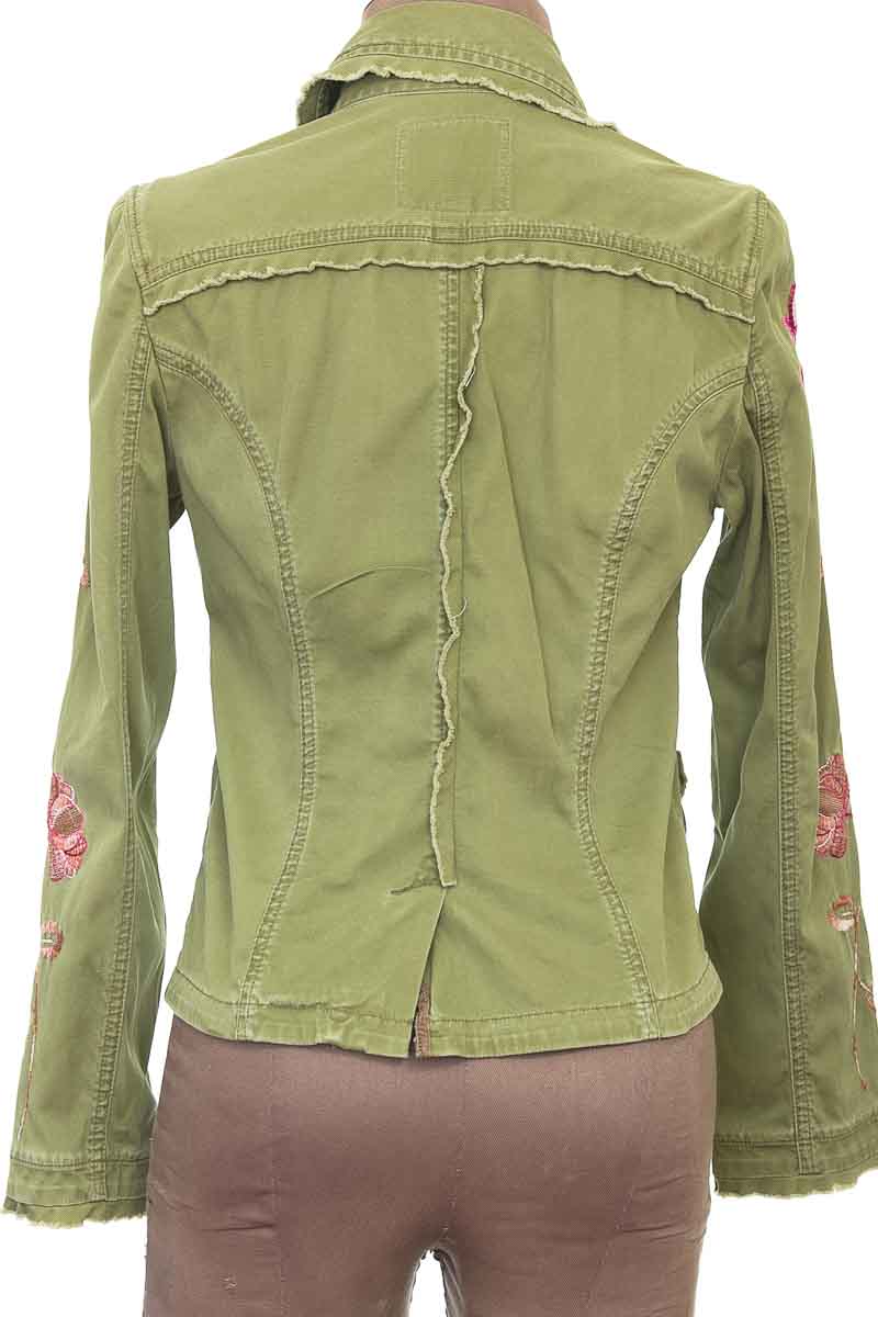 Chaqueta / Abrigo color Verde - Color Siete | Closeando