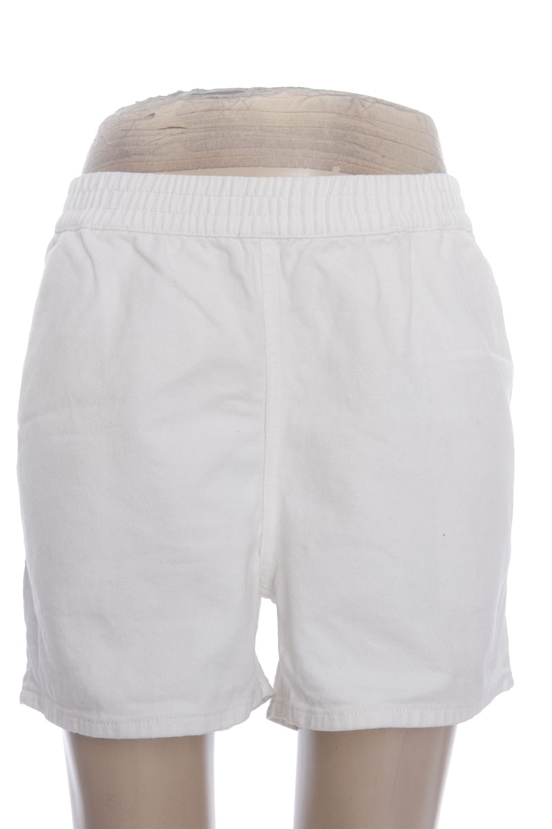 Bermuda - Pantaloneta color Blanco - Divided by H&M