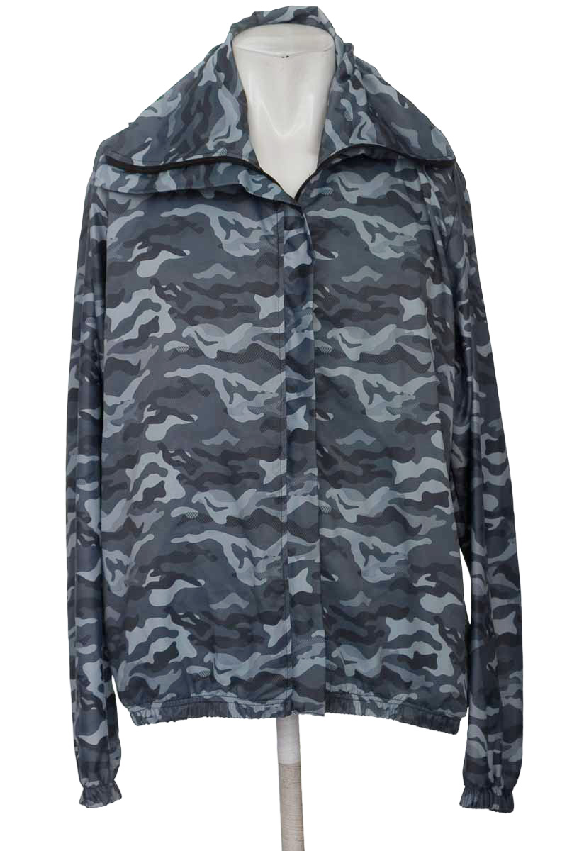 Ropa Deportiva color Gris - Closeando