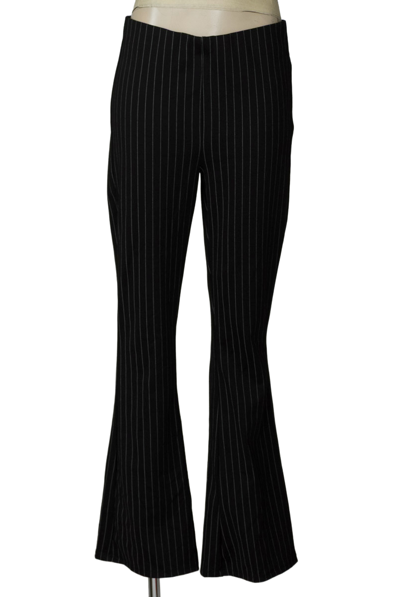 Pantalones color Negro - Divided by H&M