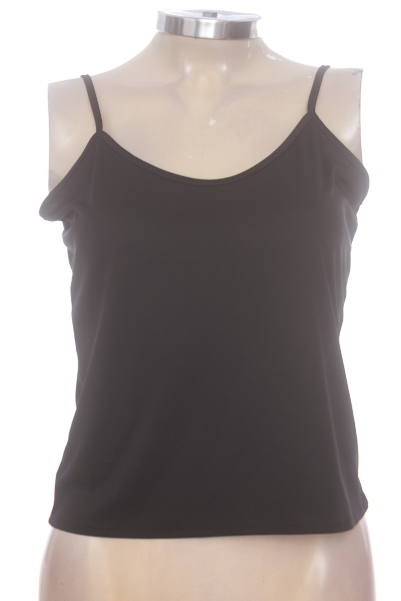 Top / Camiseta color Negro - Closeando