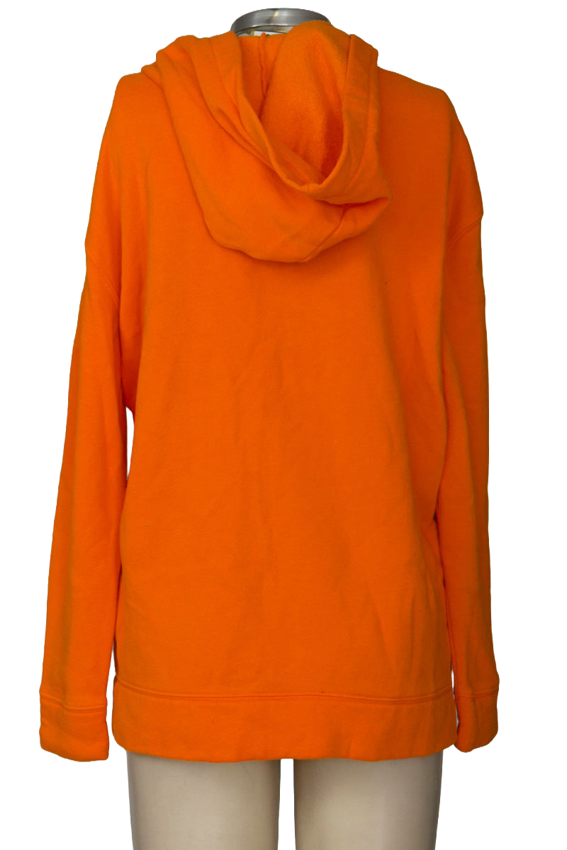 Sweater color Naranja - Closeando