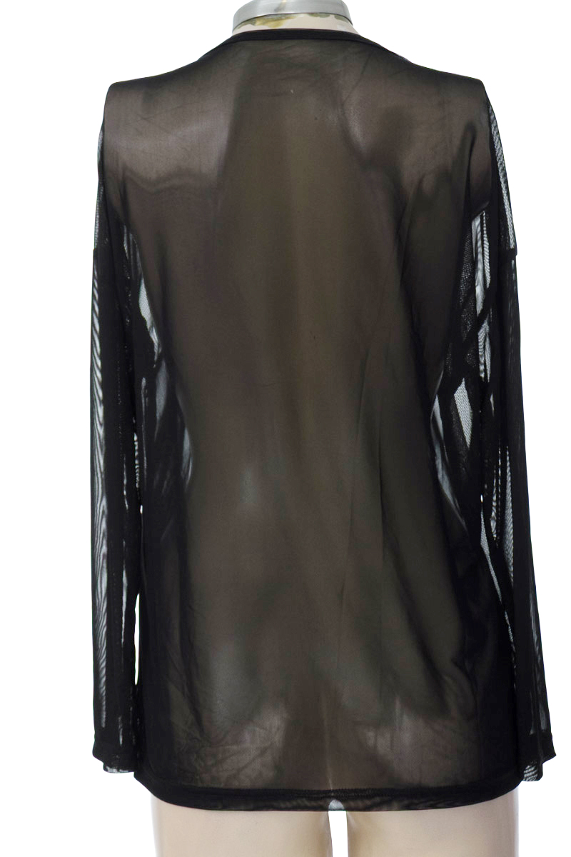 Top / Camiseta color Negro - Closeando