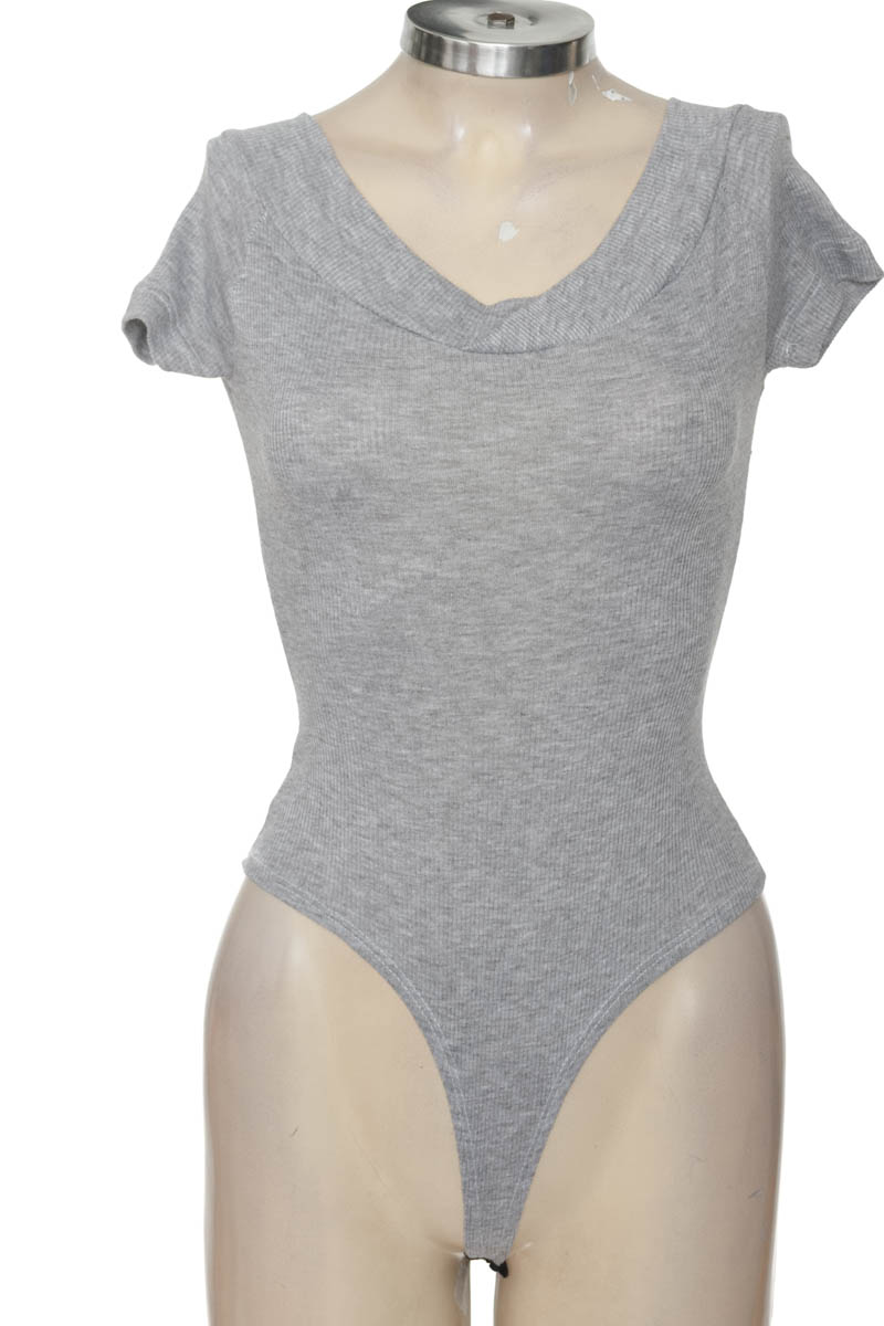 Top / Camiseta color Gris - Closeando