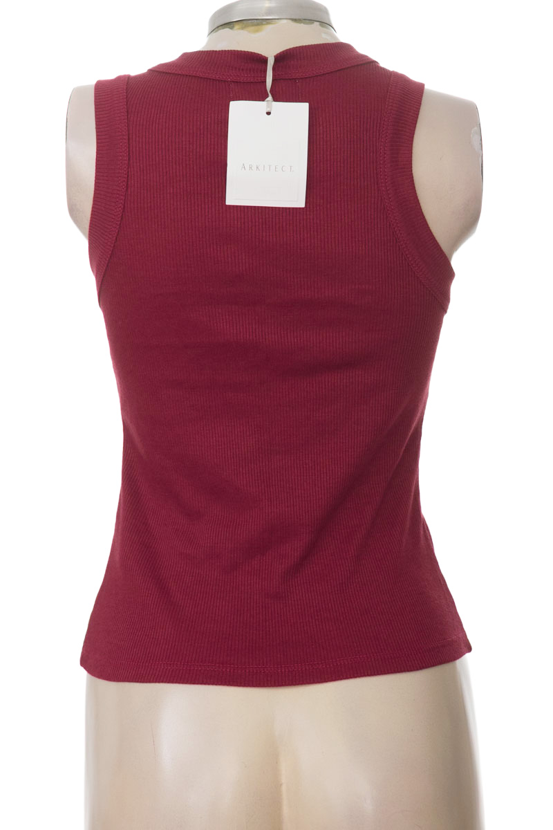 Top / Camiseta color Vinotinto - Arkitect