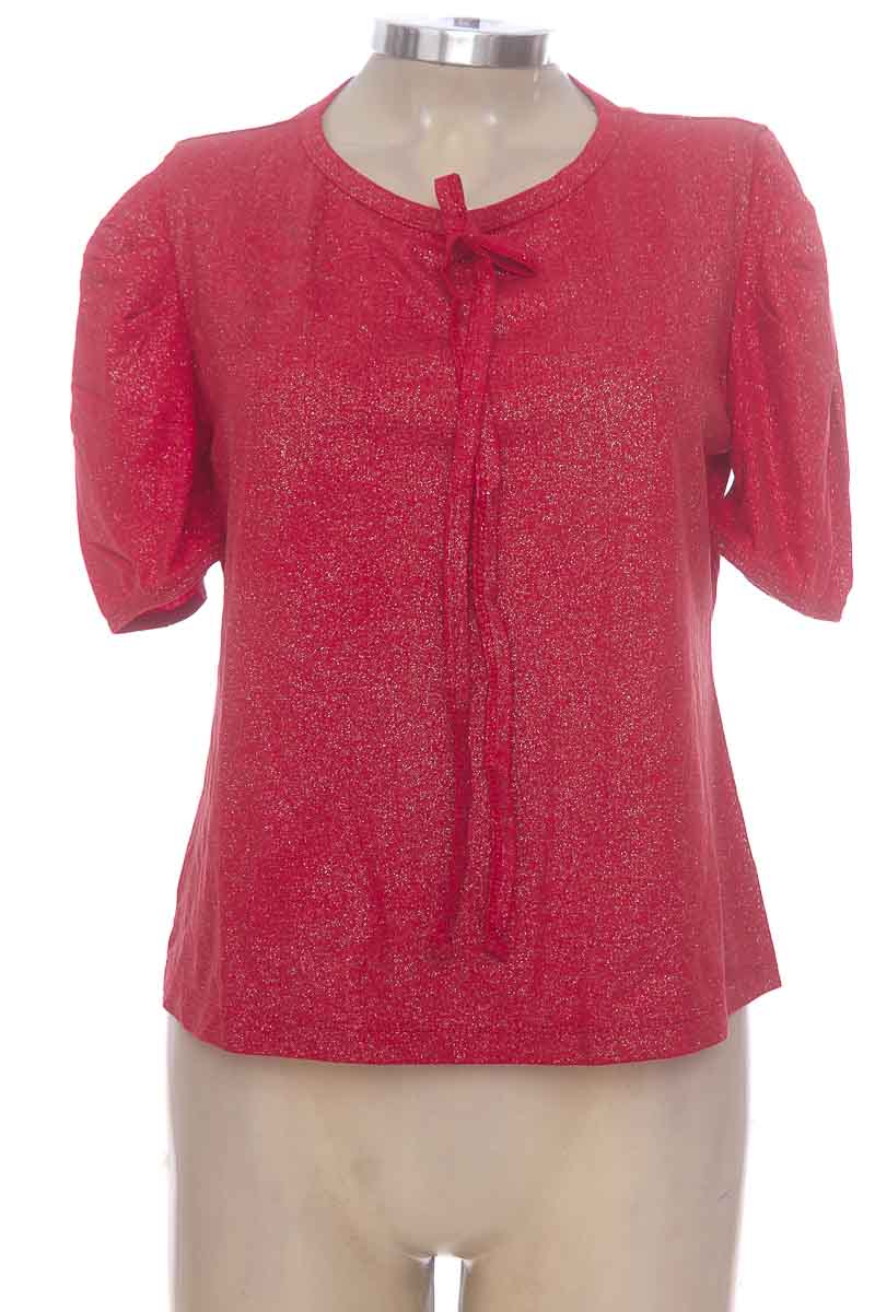 Top / Camiseta color Rojo - Azzorti