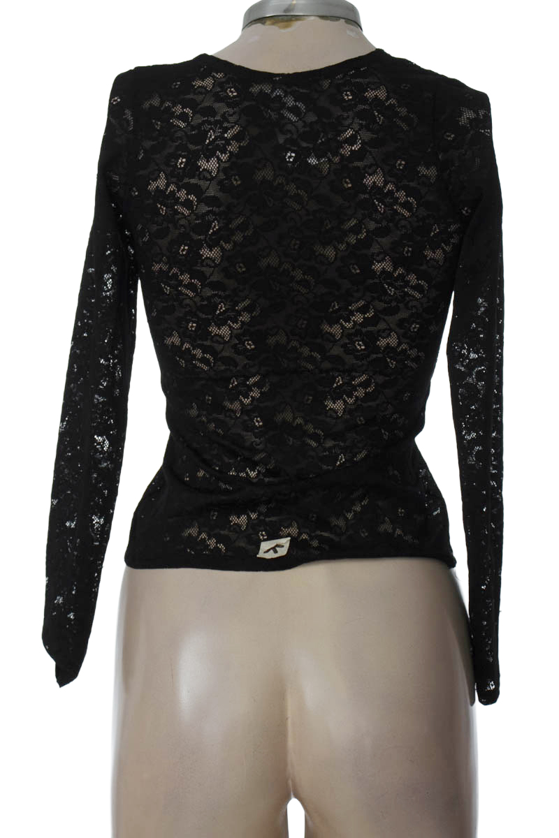 Top / Camiseta color Negro - Closeando