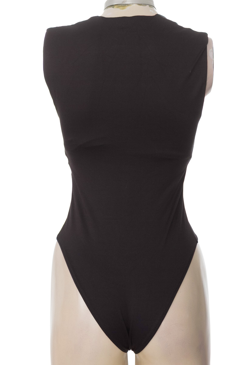 Top / Camiseta color Negro - Zara