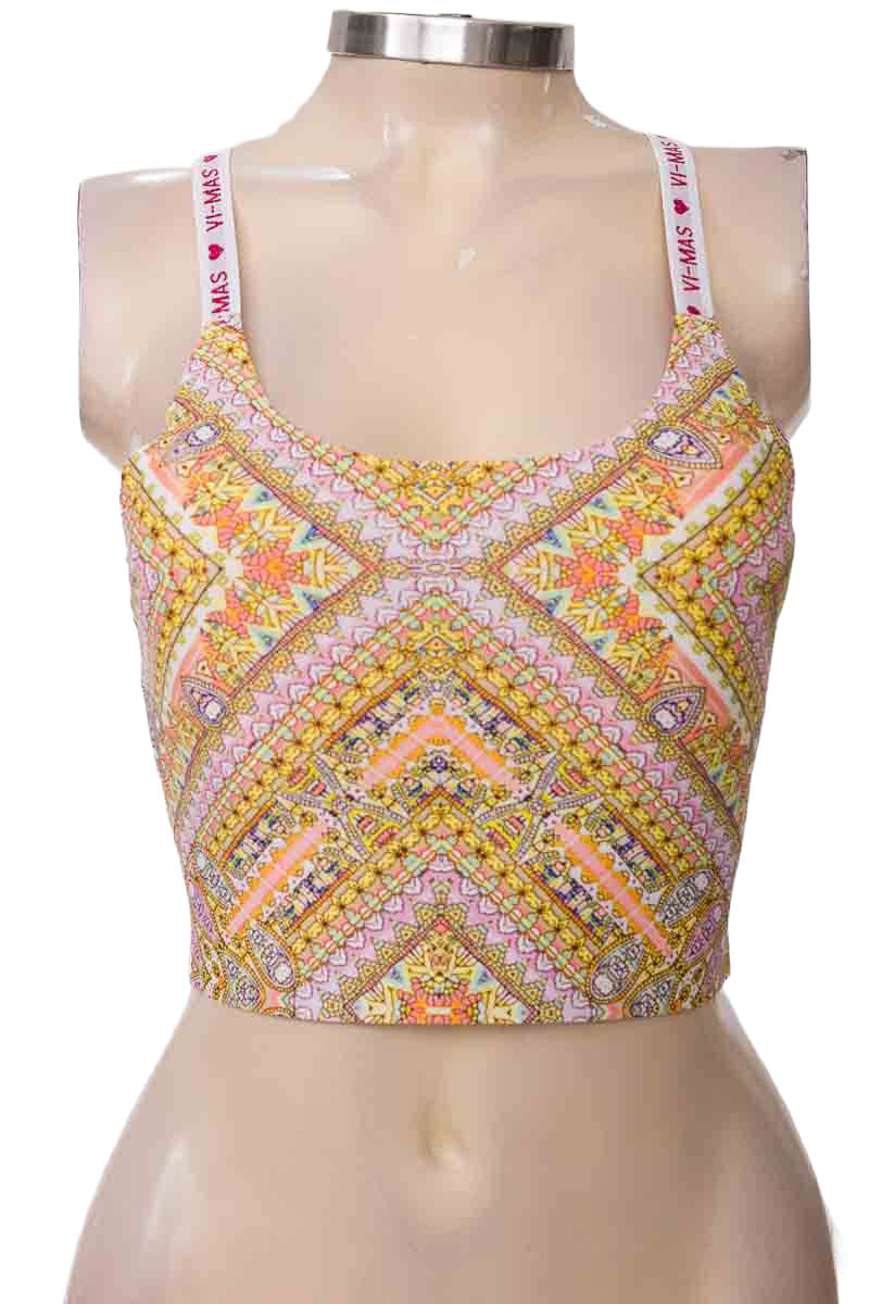 Top / Camiseta color Amarillo - Closeando