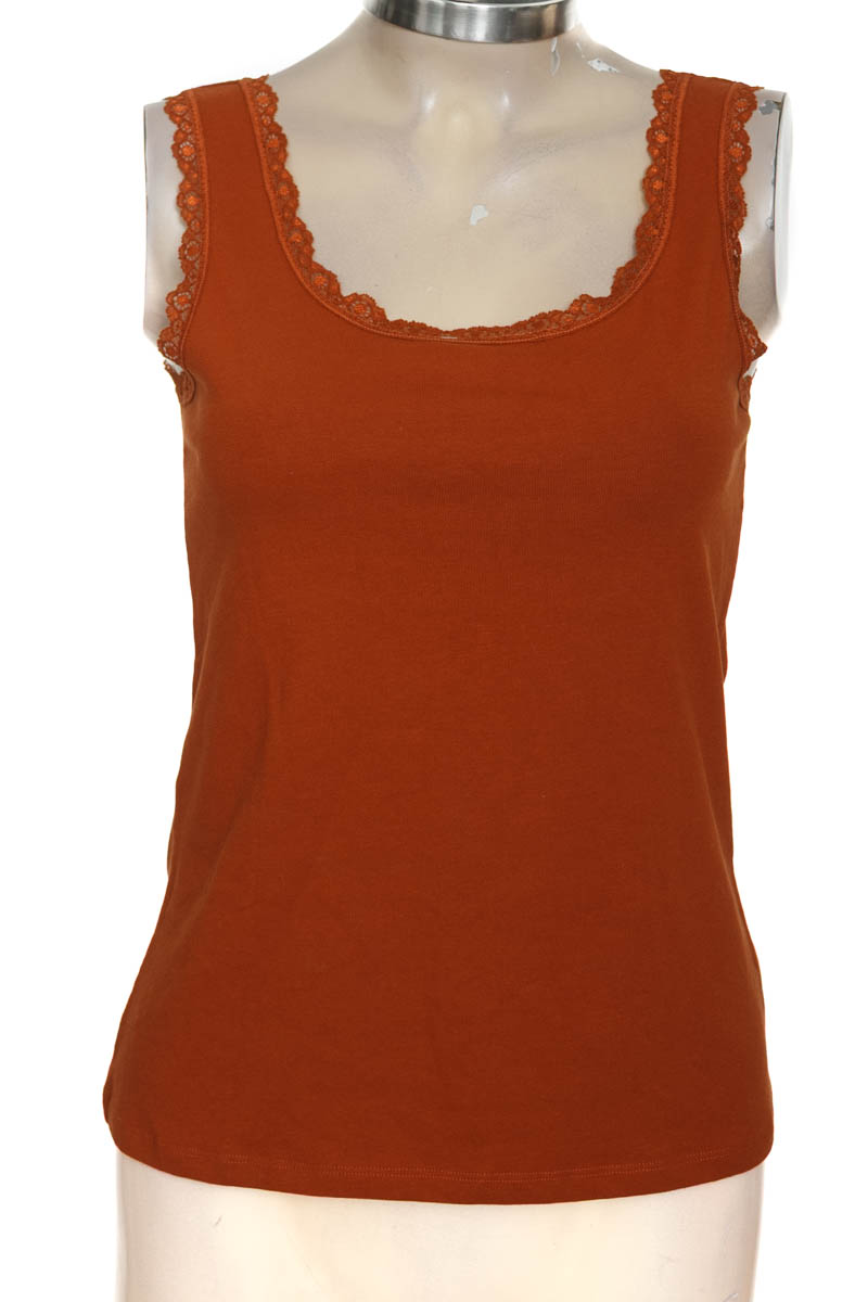 Top / Camiseta color Café - Closeando