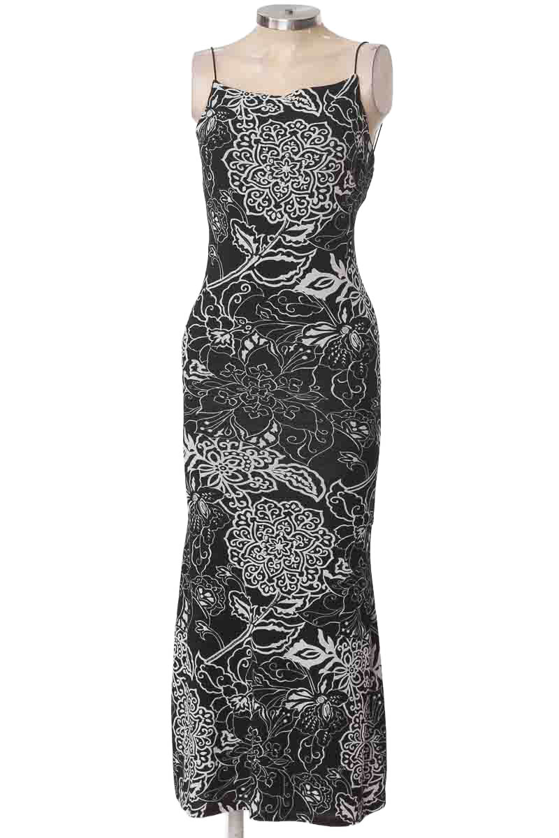 Vestido / Enterizo color Negro - Closeando