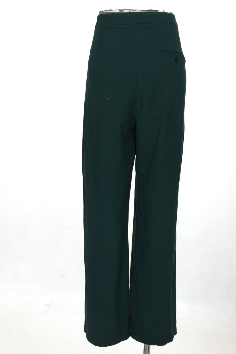Pantalones color Verde - Bershka