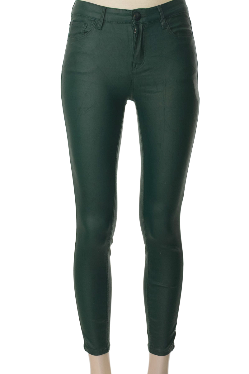Pantalones color Verde - Stradivarius