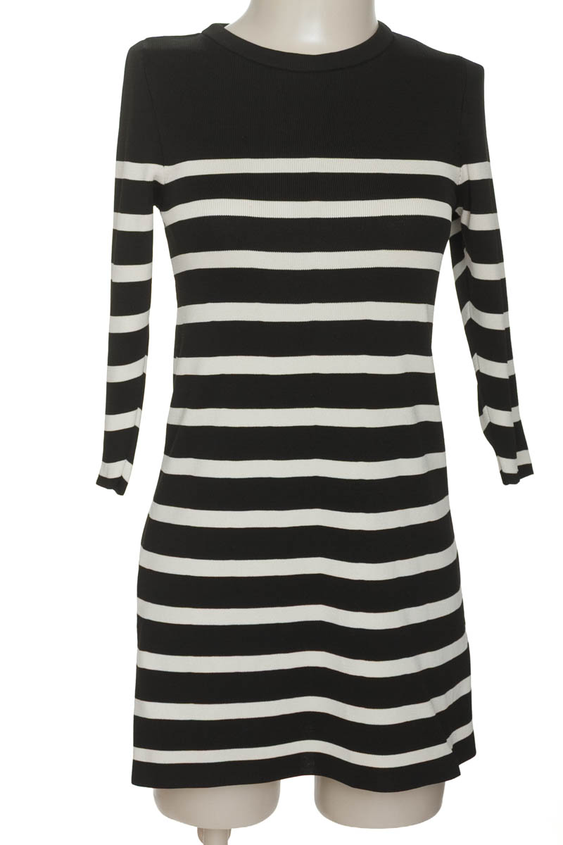 Vestido / Enterizo color Negro - Stradivarius