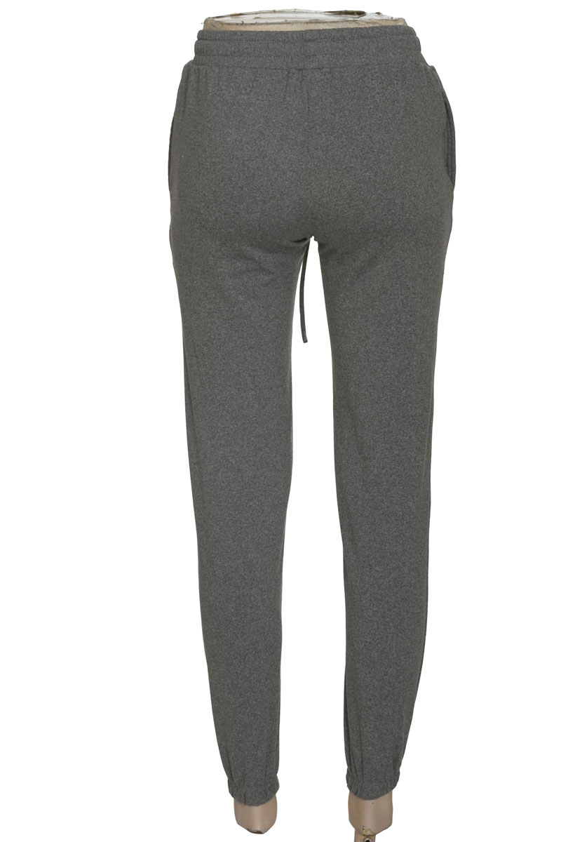 Ropa Deportiva / Salida de Baño color Gris - Feathers
