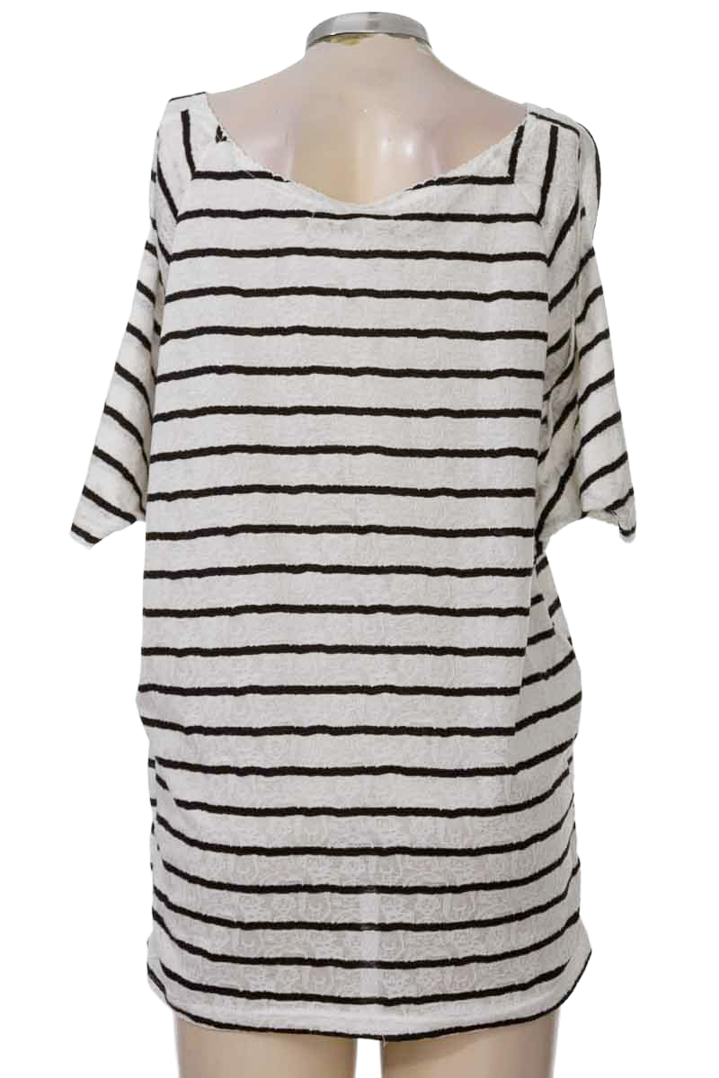 Blusa color Blanco - Closeando