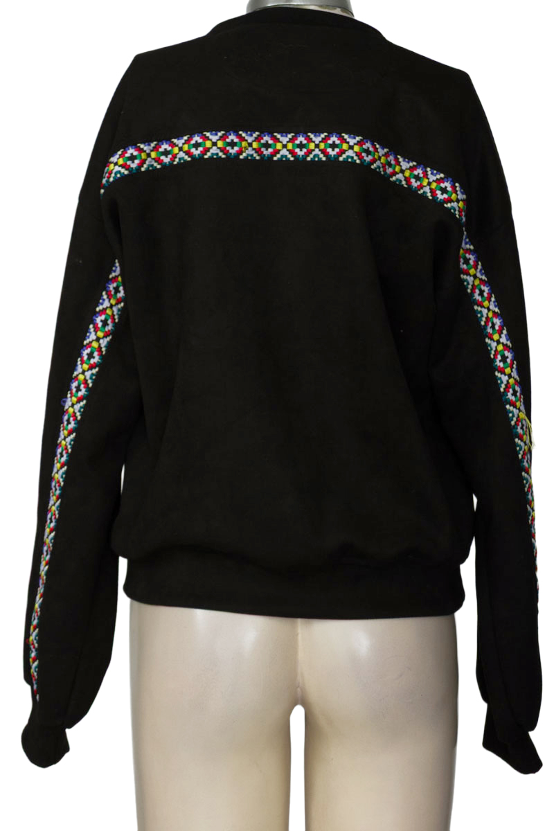 Sweater color Negro - Closeando