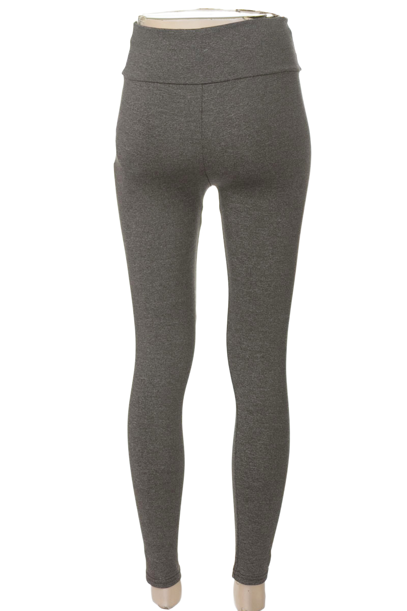 Ropa Deportiva / Salida de Baño color Gris - Closeando