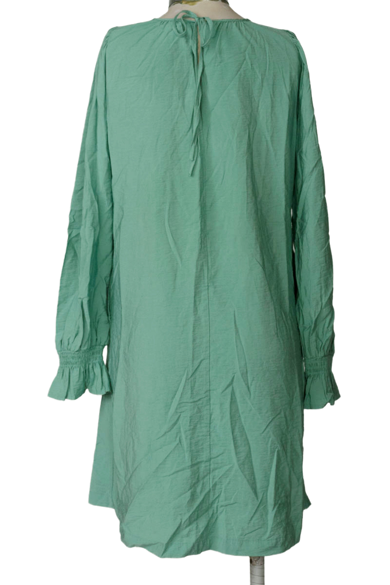 Vestido / Enterizo color Verde - Closeando