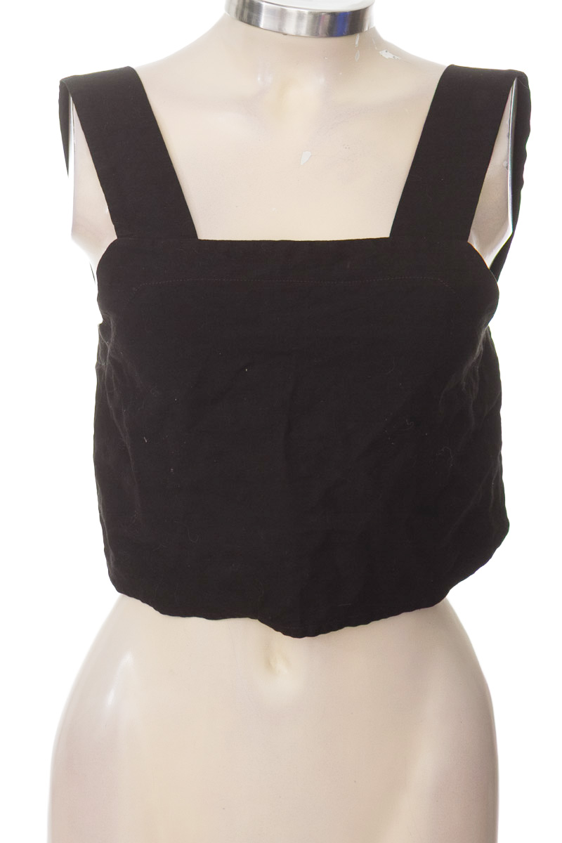 Top / Camiseta color Negro - Closeando