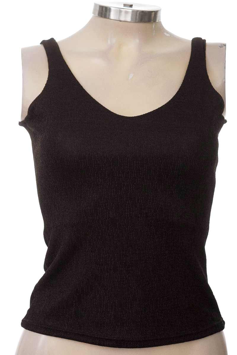 Top / Camiseta color Negro - Closeando