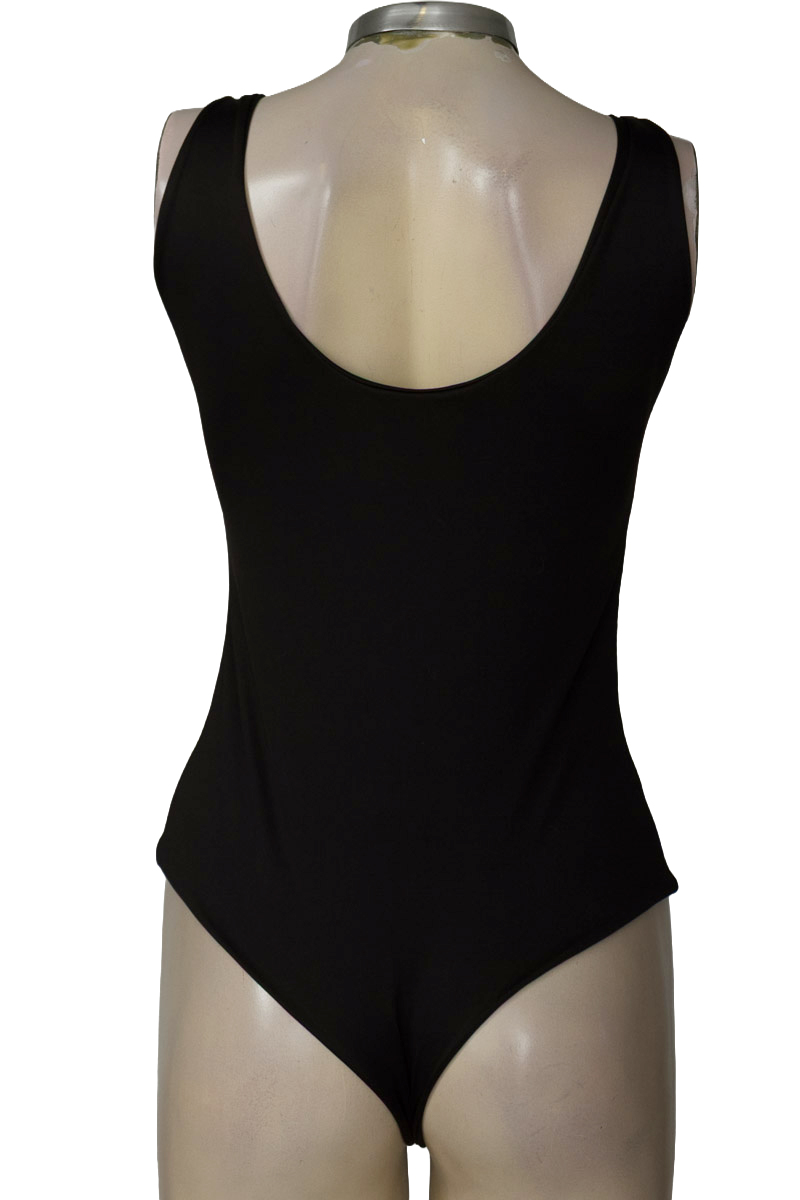 Top / Camiseta color Negro - Macadamia