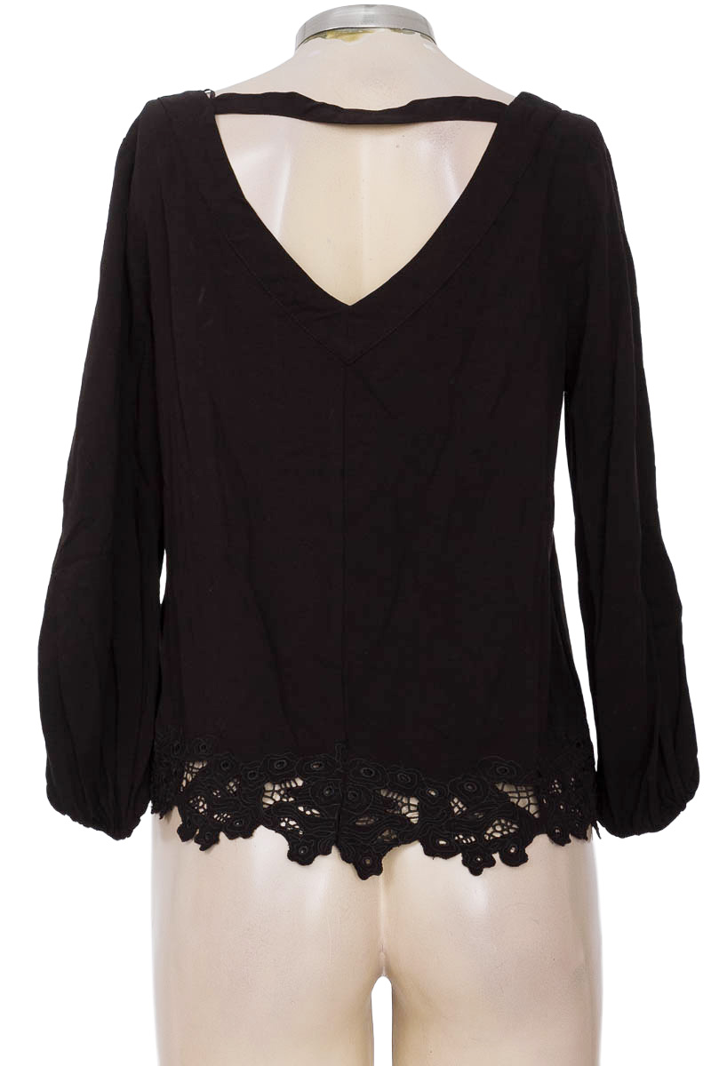 Blusa color Negro - Basement