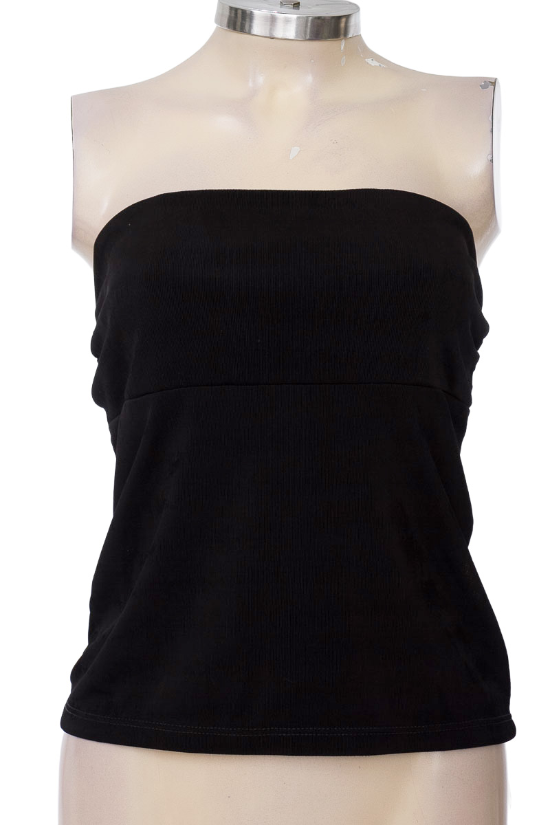 Top / Camiseta color Negro - Closeando