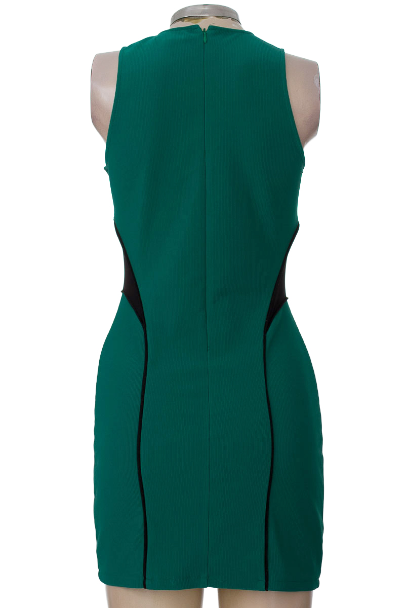 Vestido / Enterizo color Verde - Closeando