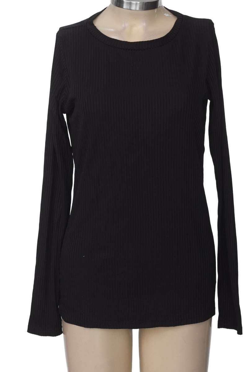 Top / Camiseta color Negro - Ostu