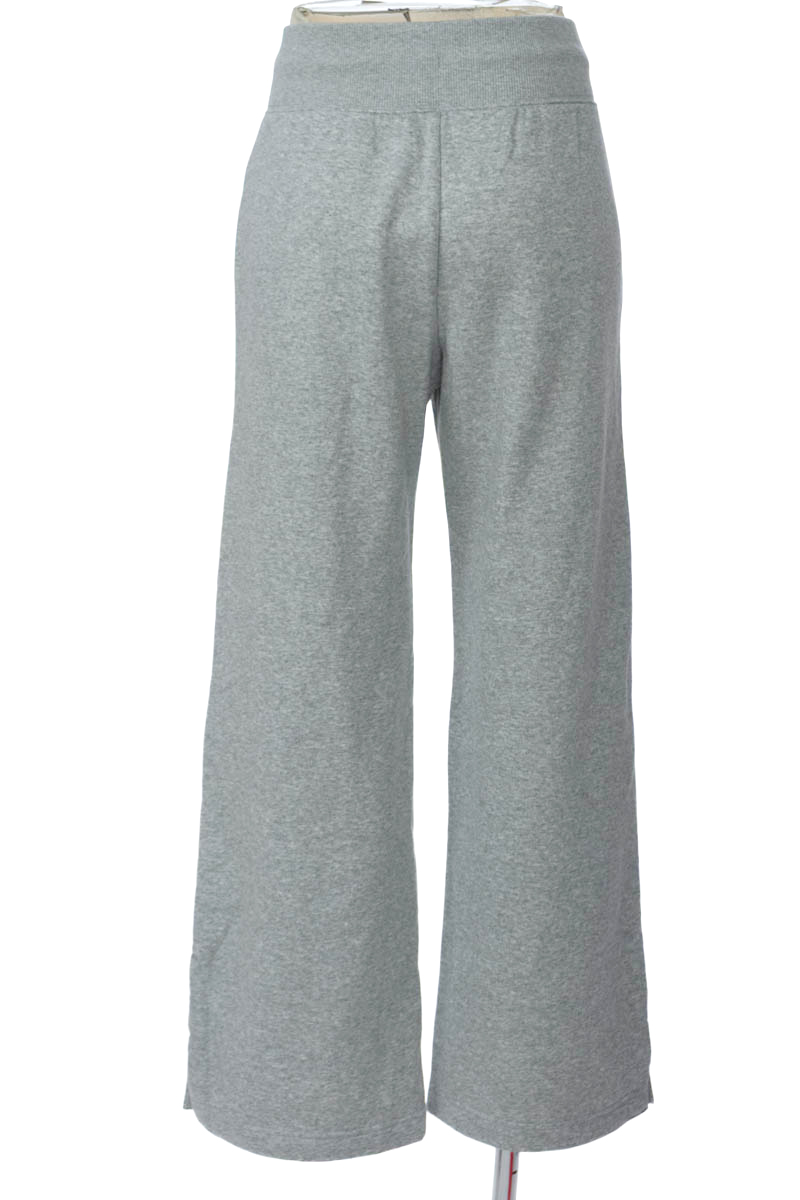 Ropa Deportiva / Salida de Baño color Gris - Nike