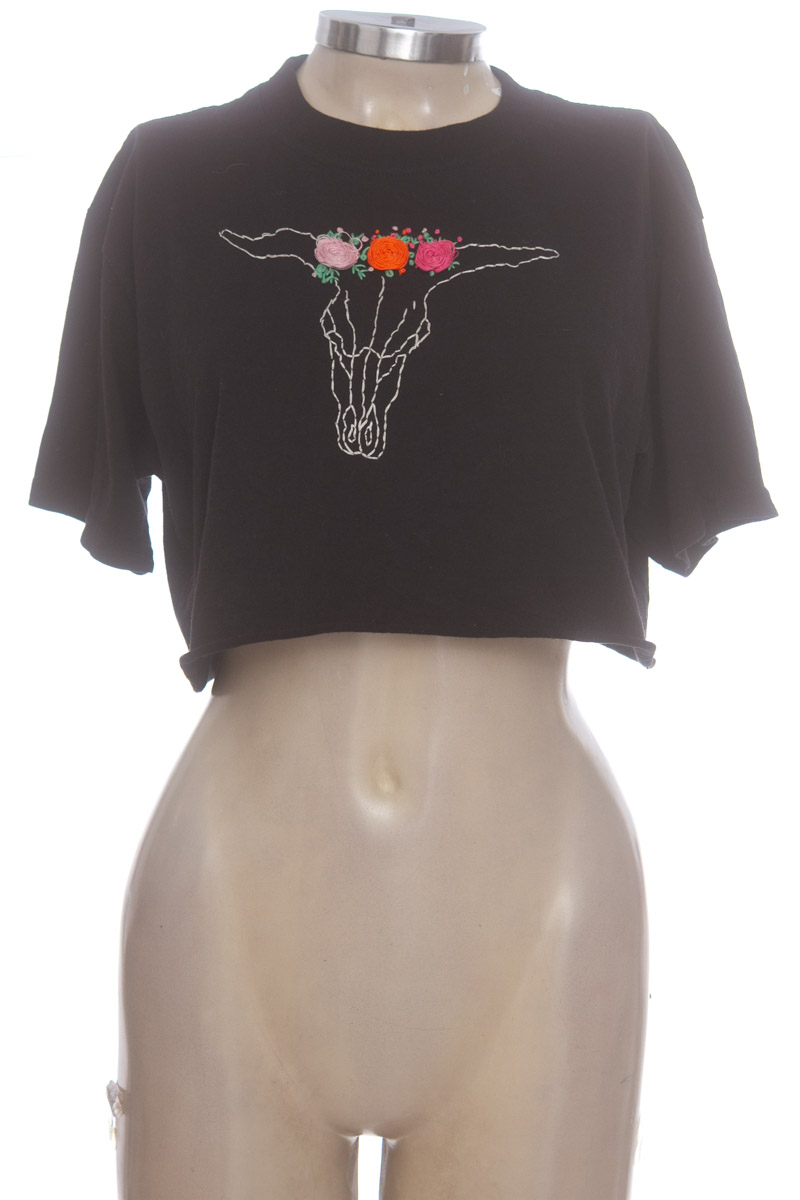 Top / Camiseta color Negro - Closeando