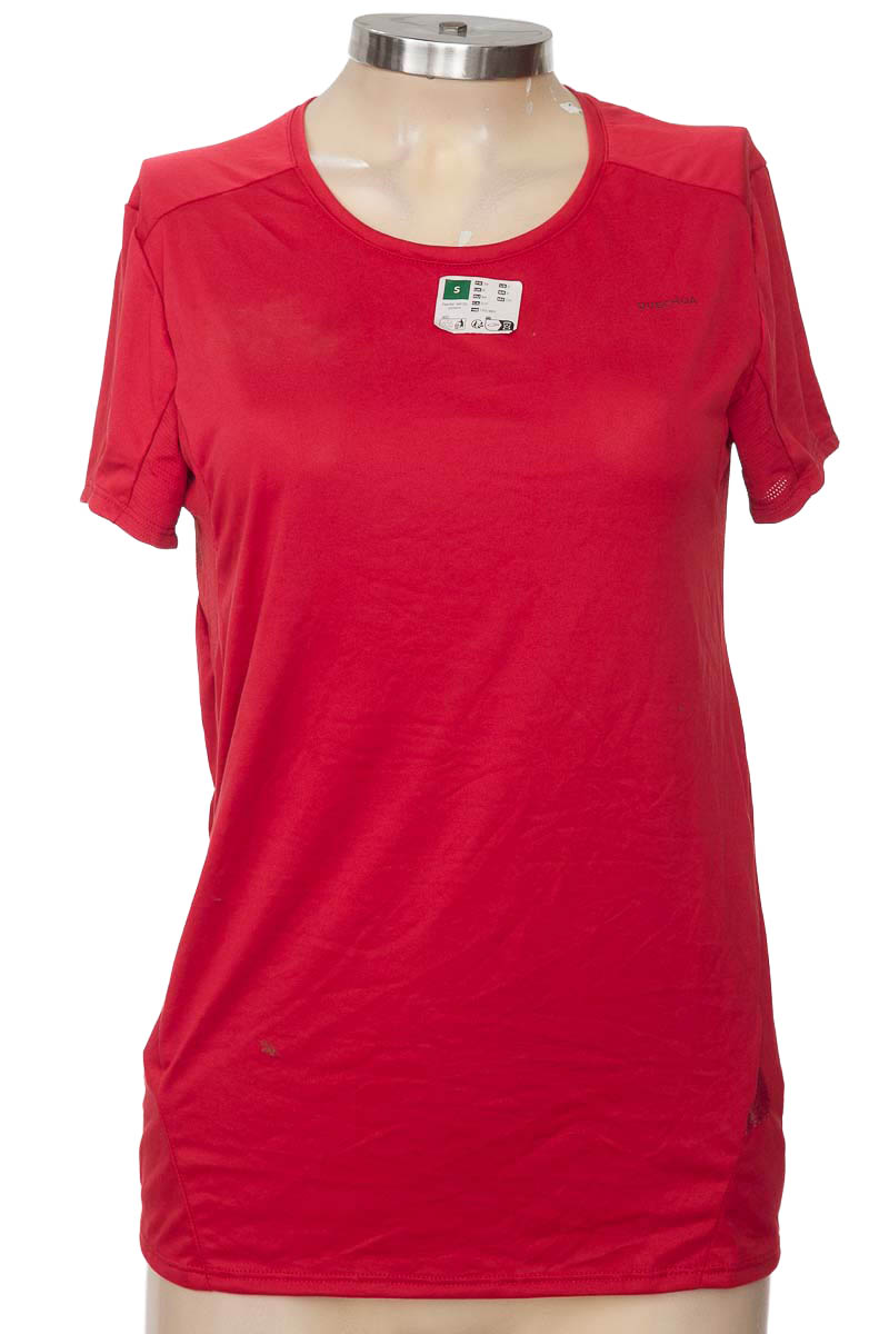 Ropa Deportiva / Salida de Baño color Rojo - Quechua