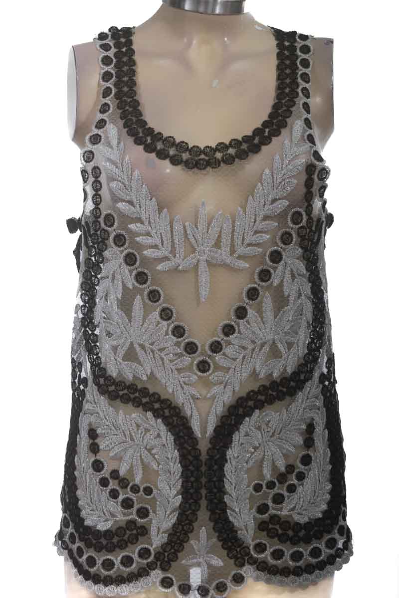 Top / Camiseta color Negro - Closeando