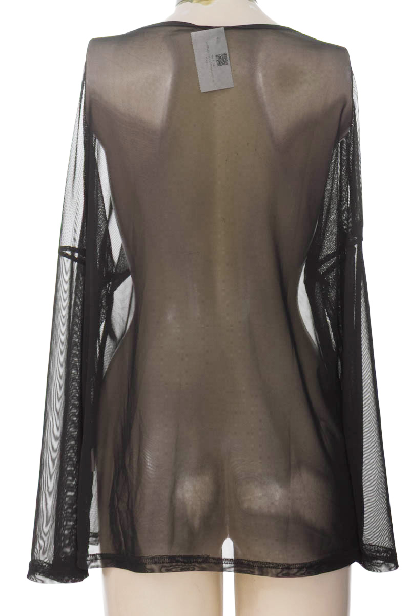 Top / Camiseta color Negro - Closeando