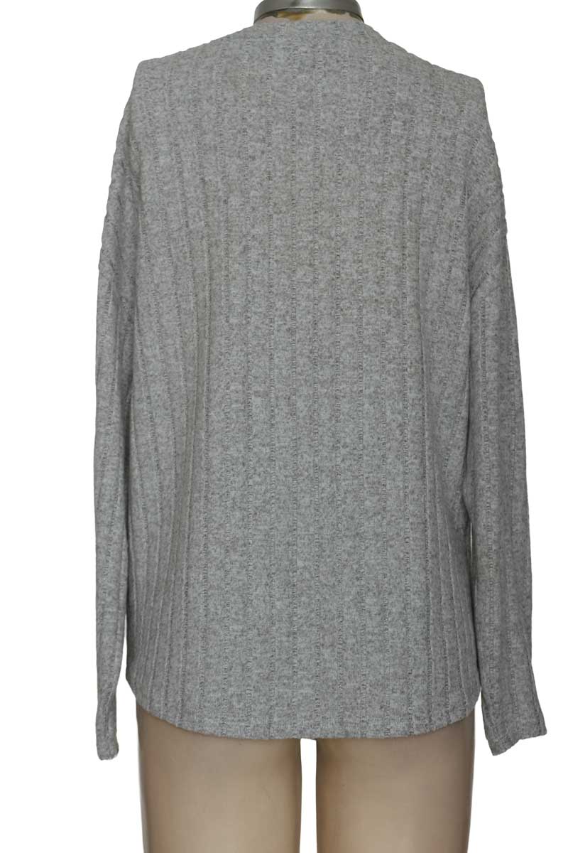 Sweater color Gris - Closeando