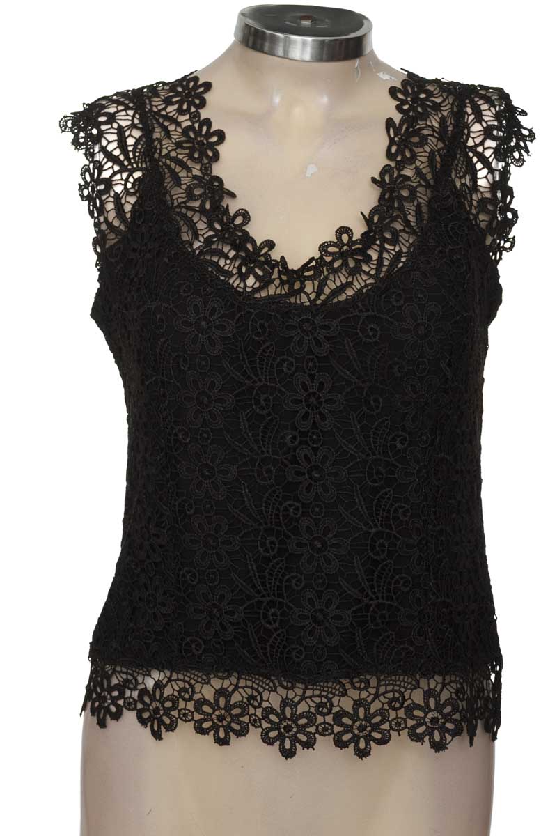 Top / Camiseta color Negro - Closeando