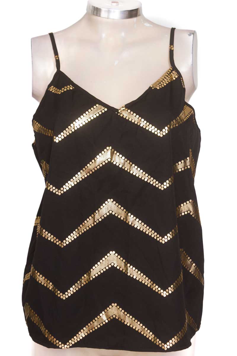 Top / Camiseta color Negro - Closeando