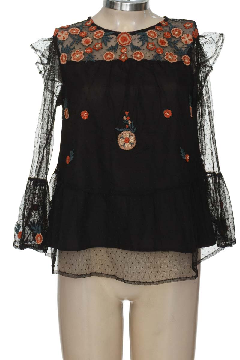 Blusa color Negro - Closeando