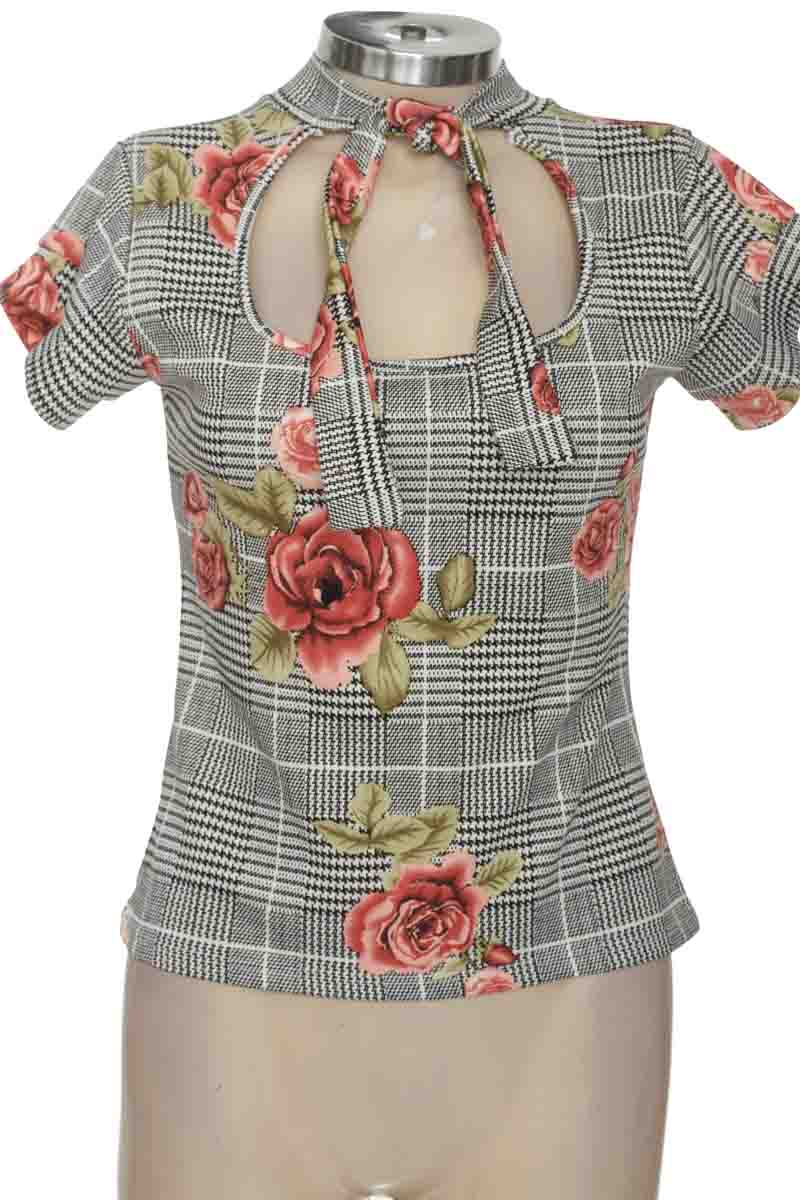 Blusa color Negro - Closeando