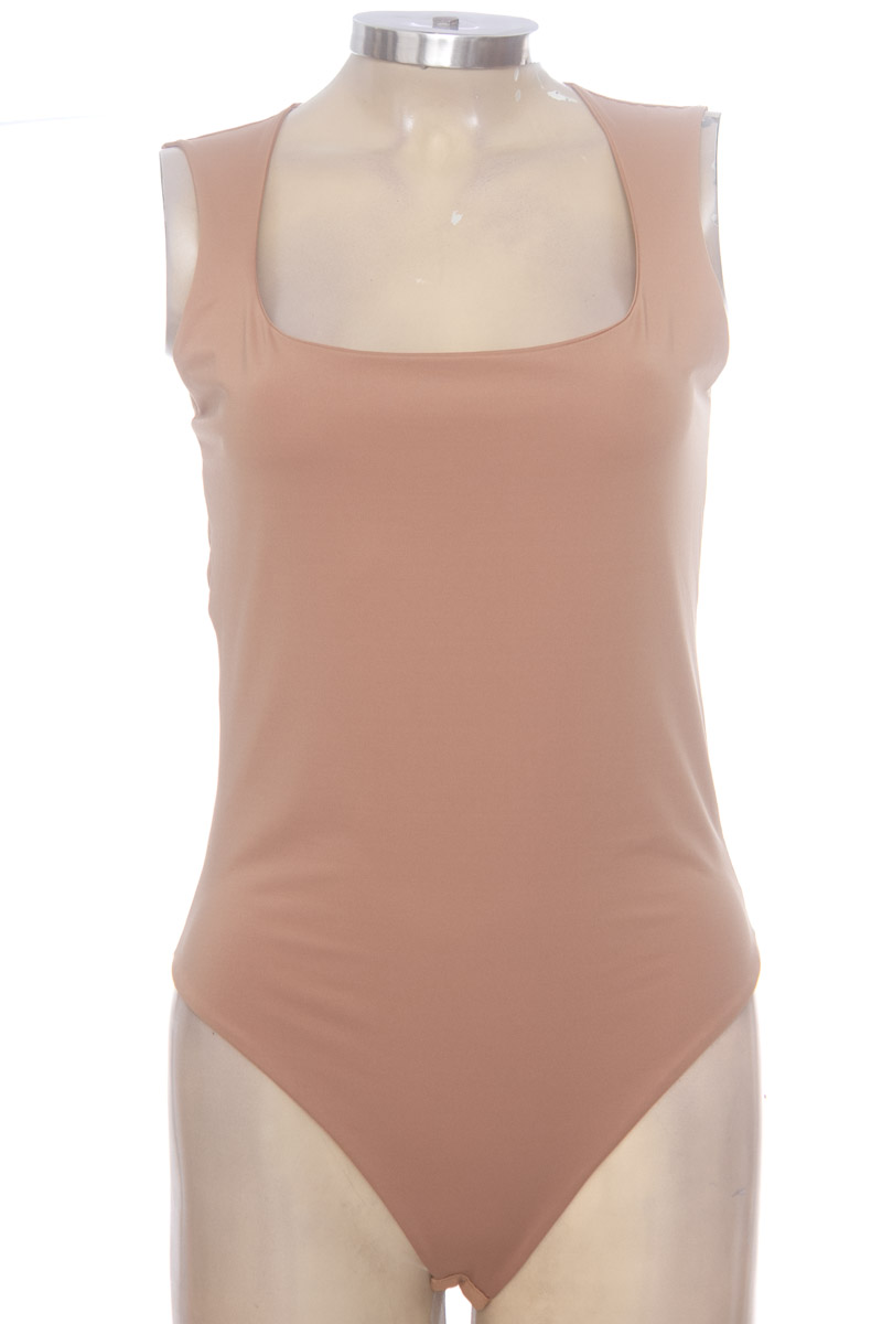 Top / Camiseta color Beige - Closeando